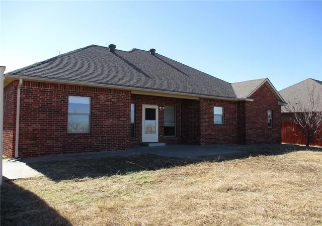 Homes for sale in Crescent, OK | 106 Dogwood St, Crescent, OK 73028 | MLS# 1237236