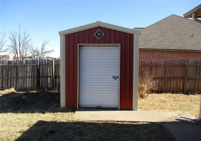 Homes for sale in Crescent, OK | 106 Dogwood St, Crescent, OK 73028 | MLS# 1237236