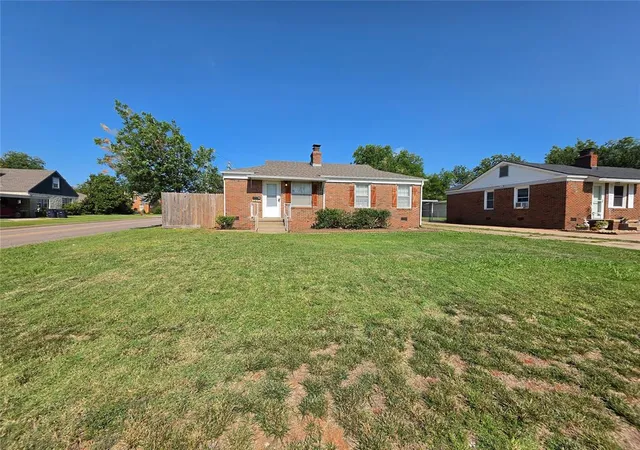 Photo 3 of Single family home for sale at 1945 N Park Ave, Shawnee, OK 74804 | MLS# 1237253 | Listing updated on 2026-09-07