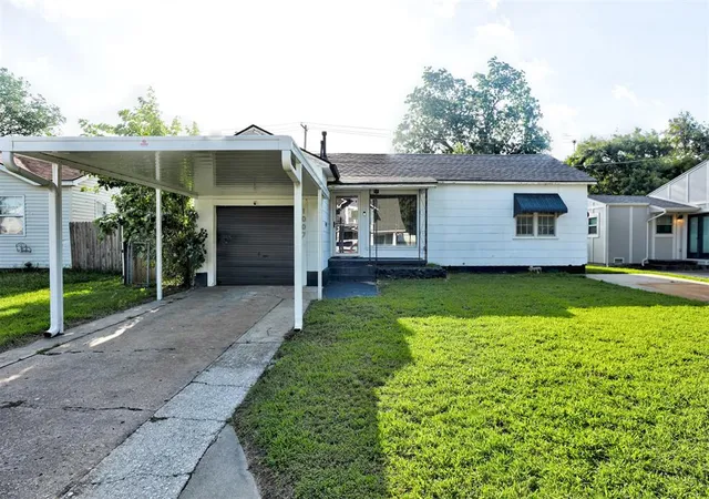 2nd image of 1007 Overland Ct, Shawnee, OK 74801 | MLS# 1237254
