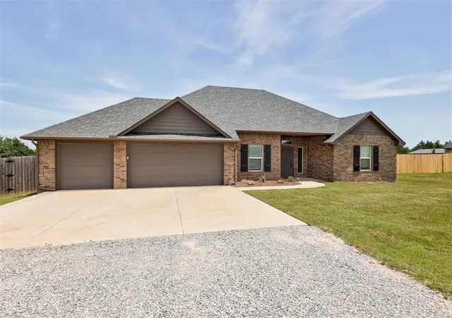 Homes for sale in Guthrie, OK | 2300 Count Fleet Wy, Guthrie, OK 73044 | MLS# 1237276
