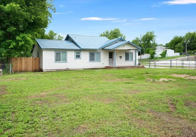 Homes for sale in Chickasha, OK | 825 W Colorado Ave, Chickasha, OK 73018 | MLS# 1237283