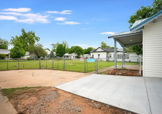 Homes for sale in Chickasha, OK | 825 W Colorado Ave, Chickasha, OK 73018 | MLS# 1237283