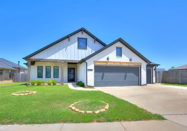 2nd image of 13244 Sawtooth Oak Rd, Choctaw, OK 73020 | MLS# 1237284