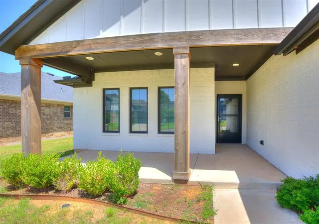 Photo 3 of Single family home for sale at 13244 Sawtooth Oak Rd, Choctaw, OK 73020 | MLS# 1237284 | Listing updated on 2026-09-22
