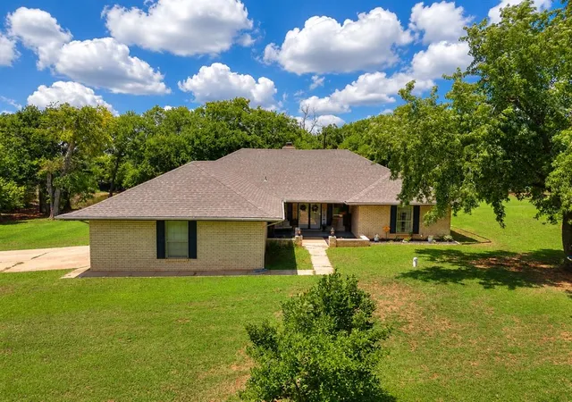 1st image of 400 Ridgewood Dr, Tuttle, OK 73089 | MLS# 1237290