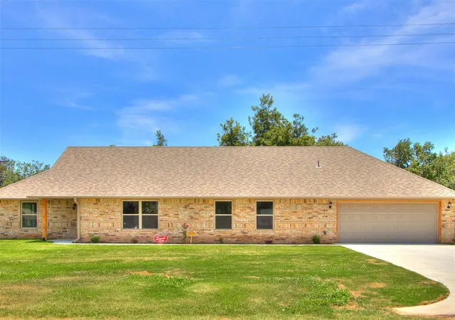 Homes for sale in Chickasha, OK | 2027 W Nevada Ave, Chickasha, OK 73018 | MLS# 1237291