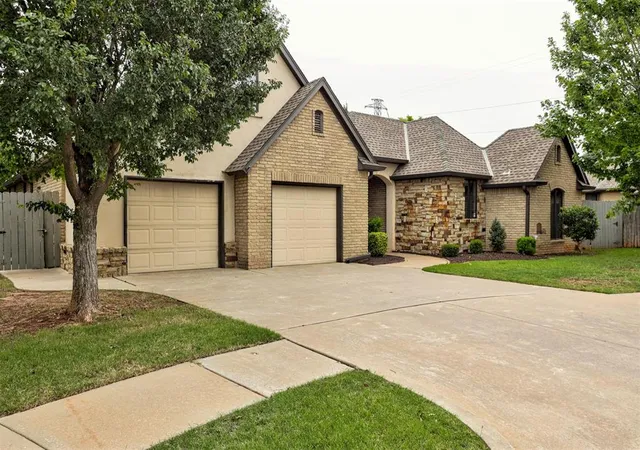 3rd image of 10744 N Ann Arbor Ave, Oklahoma City, OK 73162 | MLS# 1237302