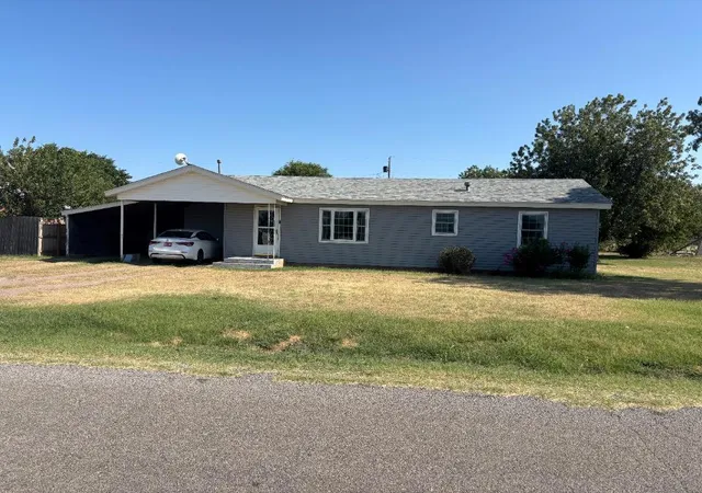 Homes for sale in Olustee, OK | 722 E 8th St, Olustee, OK 73560 | MLS# 1237313