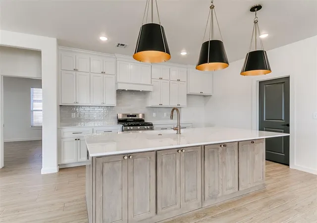 2nd image of 7701 Three Woods Ln, Yukon, OK 73099 | MLS# 1237334
