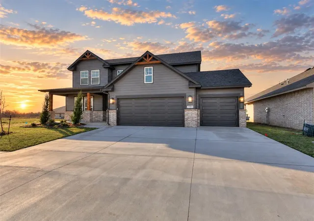 Photo 3 of Single family home for sale at 7701 Three Woods Ln, Yukon, OK 73099 | MLS# 1237334 | Listing updated on 2026-09-23