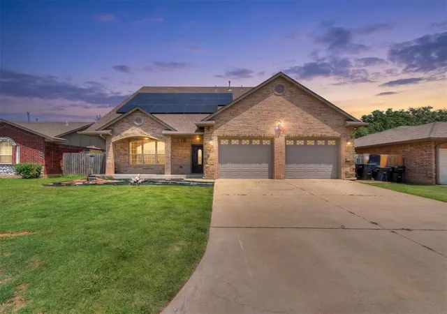 Photo 1 of Single family home for sale at 613 Southwest 7th St, Moore, OK 73160 | MLS# 1237337 | Listing updated on 2026-08-21