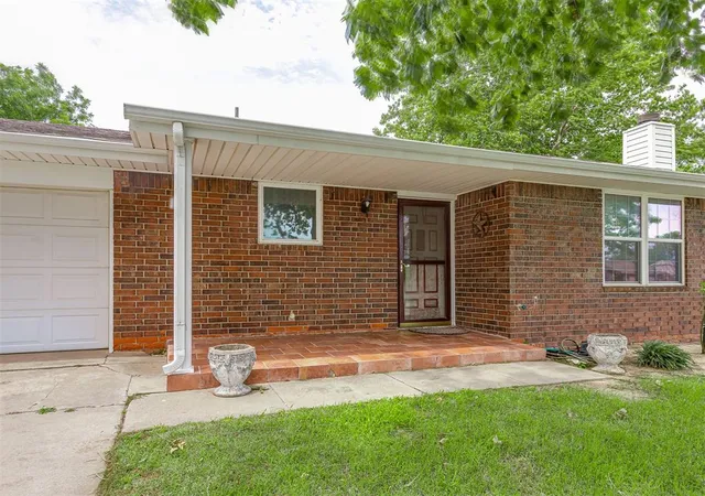 Homes for sale in El Reno, OK | 2800 S Meyers Dr, El Reno, OK 73036 | MLS# 1237354