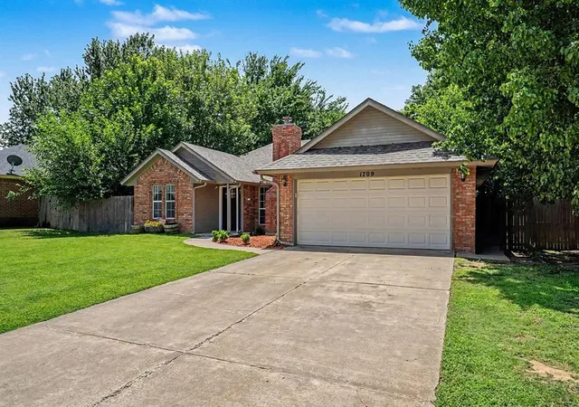 Homes for sale in Choctaw, OK | 1709 Overland Trl, Choctaw, OK 73020 | MLS# 1237358