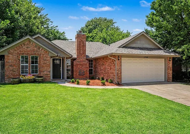 Homes for sale in Choctaw, OK | 1709 Overland Trl, Choctaw, OK 73020 | MLS# 1237358