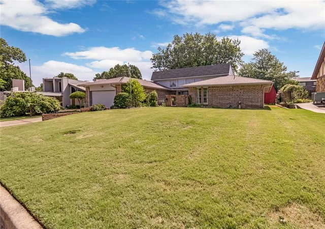 3rd image of 1500 Summerton Pl, Yukon, OK 73099 | MLS# 1237360