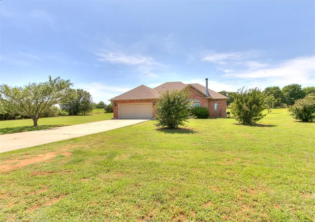 Homes for sale in Harrah, OK | 2195 S Dobbs Rd, Harrah, OK 73045 | MLS# 1237363
