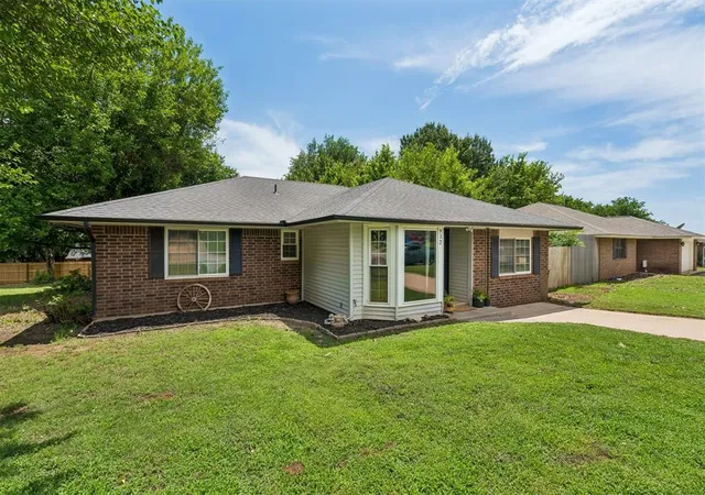 2nd image of 912 Mockingbird Ln, Purcell, OK 73080 | MLS# 1237369