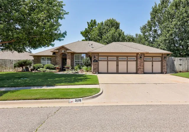 2nd image of 3117 Brighton Pl, Yukon, OK 73099 | MLS# 1237381