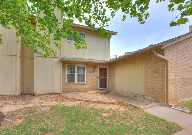 Photo 2 of Townhouse for sale at 9636 N Hefner Village Blvd, Oklahoma City, OK 73162 | MLS# 1237385 | Listing updated on 2026-10-08