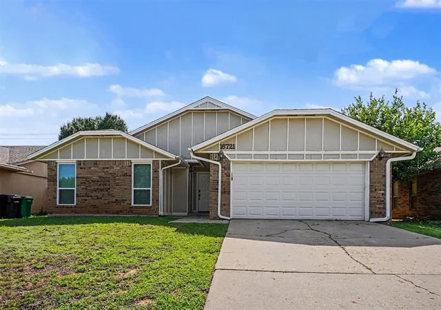 Single family home for sale at 16721 Sumac Dr, Edmond, OK 73012 | MLS# 1237388