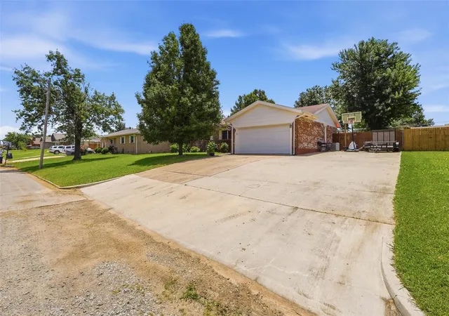 Photo 3 of Sale Pending at 122 Sooner Dr, Stroud, OK 74079 | MLS# 1237394 | Listing updated on 2026-08-01