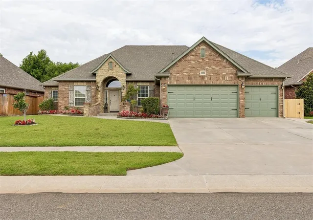 Homes for sale in Norman, OK | 3004 Skye Ridge Dr, Norman, OK 73069 | MLS# 1237397