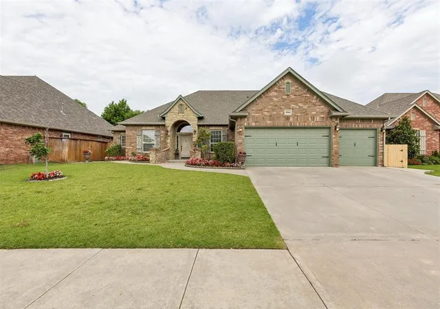 Homes for sale in Norman, OK | 3004 Skye Ridge Dr, Norman, OK 73069 | MLS# 1237397
