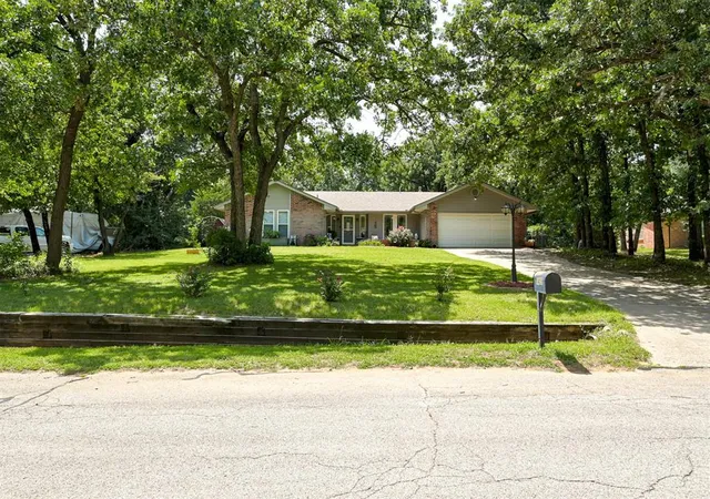 2nd image of 1409 Leawood Dr, Edmond, OK 73034 | MLS# 1237398