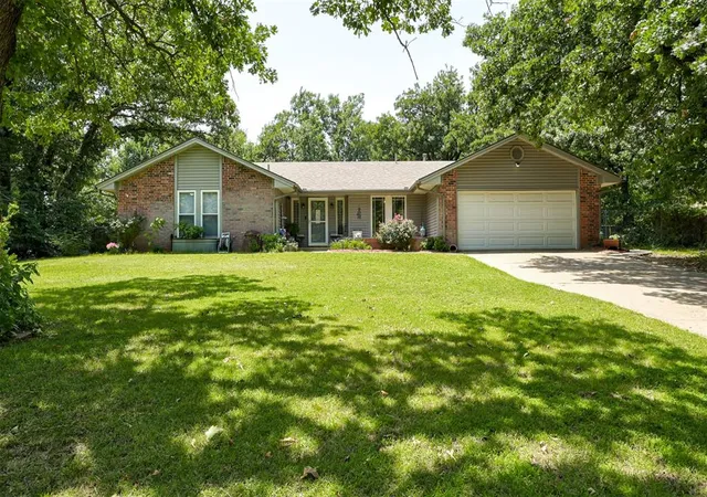 3rd image of 1409 Leawood Dr, Edmond, OK 73034 | MLS# 1237398
