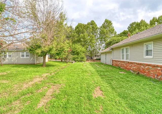 4th image of 1604 S 9th Street, Chickasha, OK 73018 | MLS# 1237399