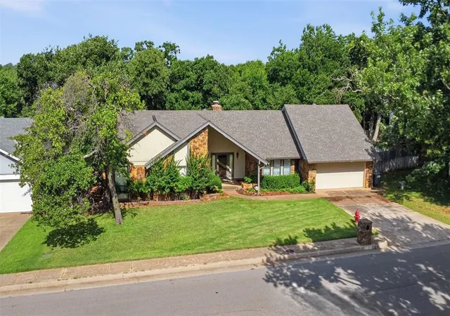 2nd image of 3703 Marked Tree Dr, Edmond, OK 73013 | MLS# 1237401