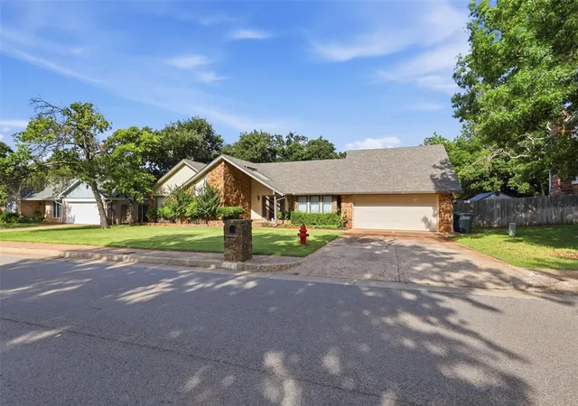 3rd image of 3703 Marked Tree Dr, Edmond, OK 73013 | MLS# 1237401