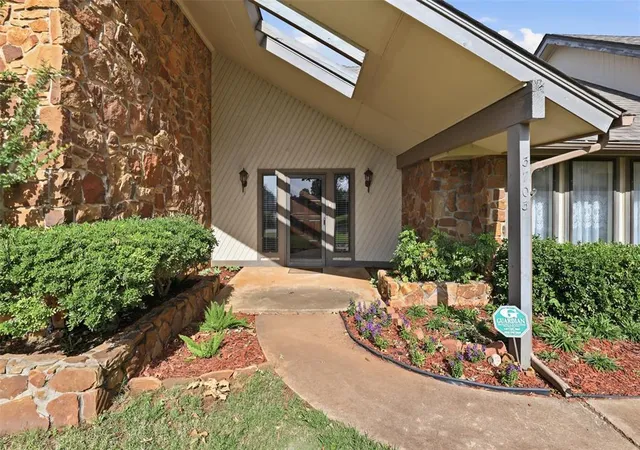 4th image of 3703 Marked Tree Dr, Edmond, OK 73013 | MLS# 1237401