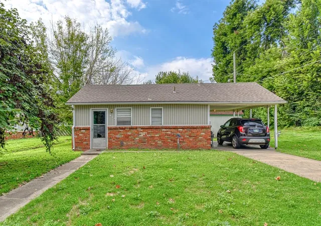 Homes for sale in Chickasha, OK | 913 W Virginia Ave, Chickasha, OK 73018 | MLS# 1237404