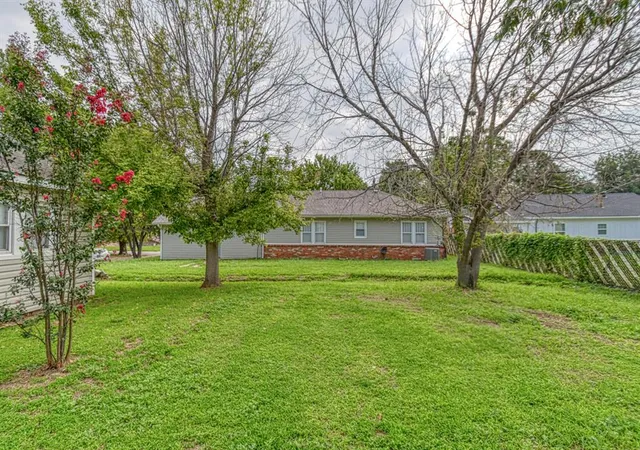 Homes for sale in Chickasha, OK | 913 W Virginia Ave, Chickasha, OK 73018 | MLS# 1237404