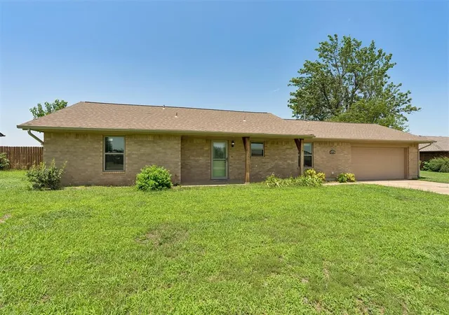 Homes for sale in Piedmont, OK | 2127 Ne Van Buren Ave, Piedmont, OK 73078 | MLS# 1237407