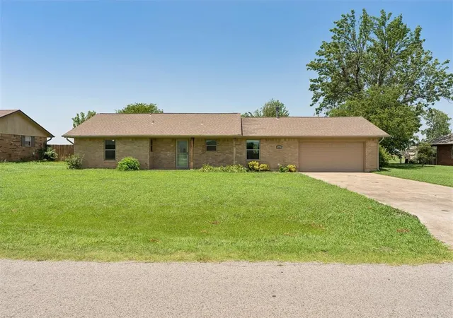 Homes for sale in Piedmont, OK | 2127 Ne Van Buren Ave, Piedmont, OK 73078 | MLS# 1237407