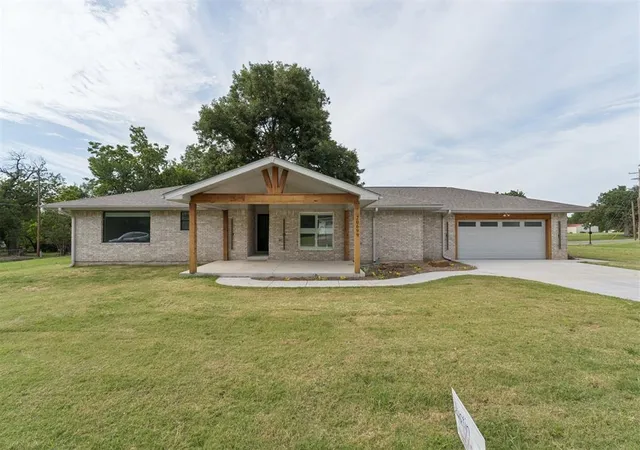 Homes for sale in Harrah, OK | 20699 Hensel St, Harrah, OK 73045 | MLS# 1237418