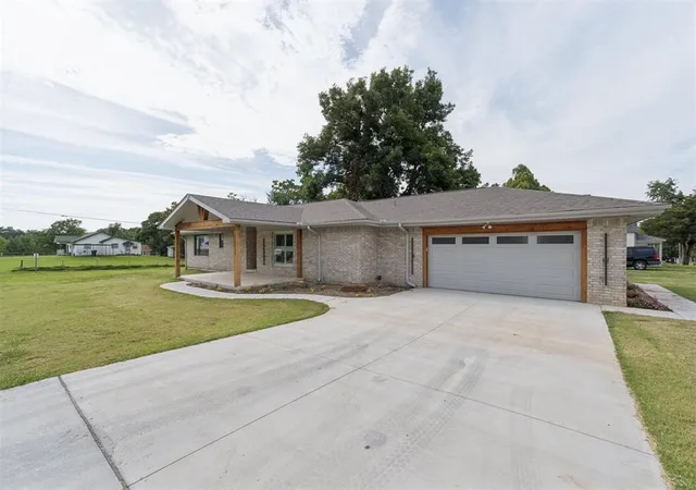 4th image of 20699 Hensel St, Harrah, OK 73045 | MLS# 1237418