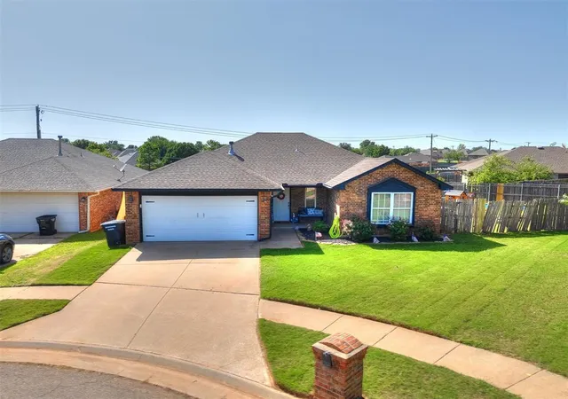 Homes for sale in Moore, OK | 625 Sw 38th Pl, Moore, OK 73160 | MLS# 1237420