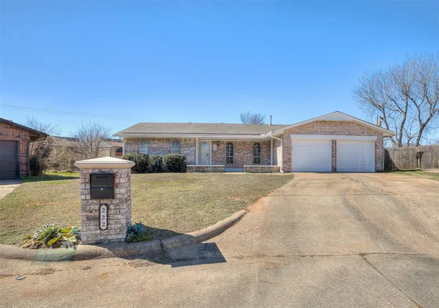 Homes for sale in Midwest City, OK | 222 Shadybrook Pl, Midwest City, OK 73110 | MLS# 1237423