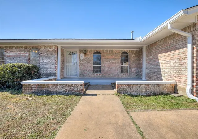 Homes for sale in Midwest City, OK | 222 Shadybrook Pl, Midwest City, OK 73110 | MLS# 1237423