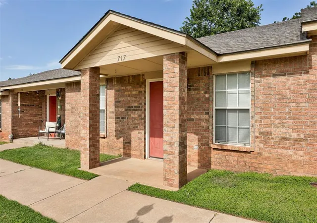 Homes for sale in Guthrie, OK | 713 S Locust St, Guthrie, OK 73044