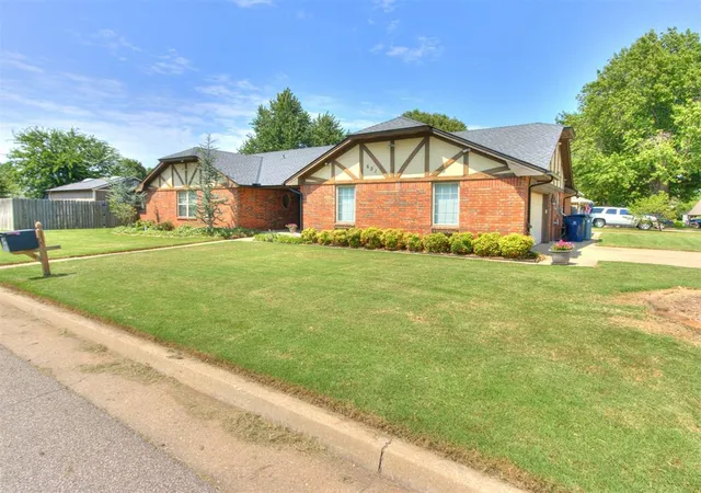 2nd image of 621 Brookwood Dr, Oklahoma City, OK 73139 | MLS# 1237430