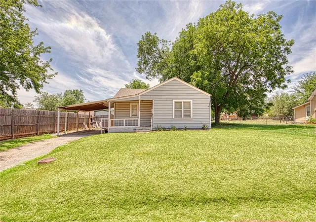 Homes for sale in Elk City, OK | 1204 W B Ave, Elk City, OK 73644 | MLS# 1237433