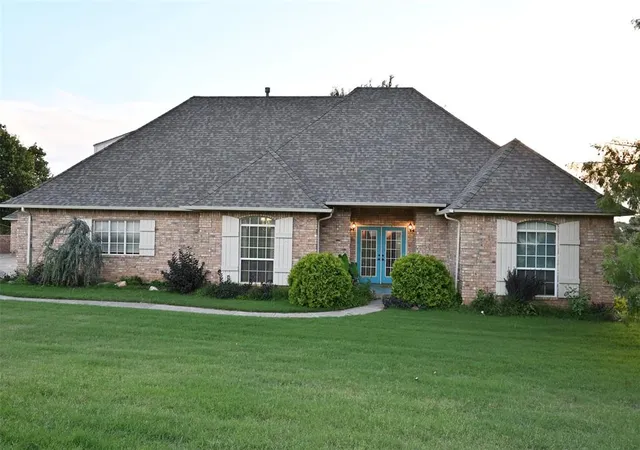 Homes for sale in Choctaw, OK | 2077 Clearwater Dr, Choctaw, OK 73020 | MLS# 1237449