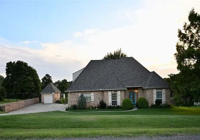 Homes for sale in Choctaw, OK | 2077 Clearwater Dr, Choctaw, OK 73020 | MLS# 1237449