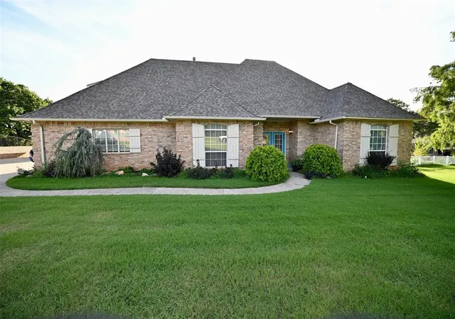 Homes for sale in Choctaw, OK | 2077 Clearwater Dr, Choctaw, OK 73020 | MLS# 1237449