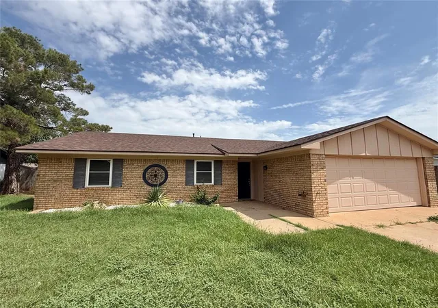 Homes for sale in Altus, OK | 1425 Concord Ln, Altus, OK 73521 | MLS# 1237459